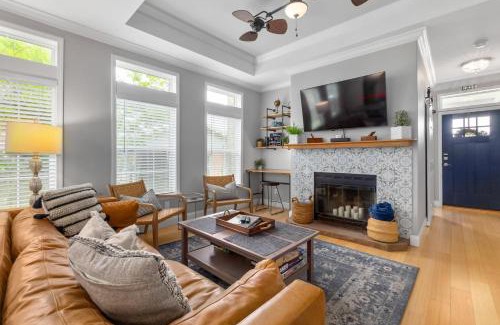 Lincolnville House | Boatyard Oasis - Modern Charm - Mins to Downtown