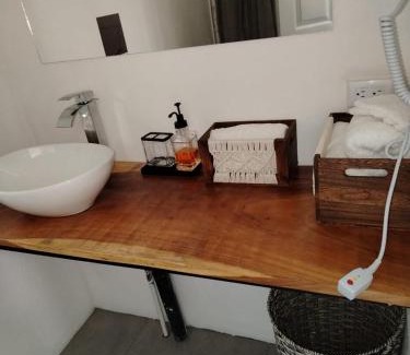 Puerto Viejo de Talamanca House | Bob Marley Room, beautiful cabin surrounded by Jungle