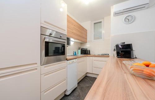 Kolanjski Gajac Apartment | Boba lovely apartment close to Zrce beach