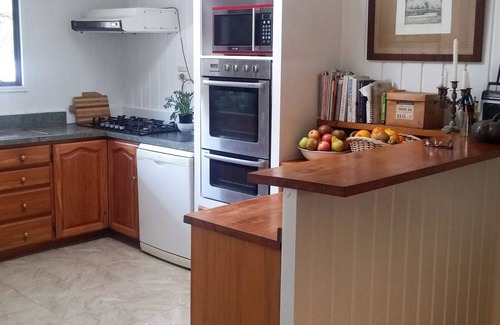 Russell House | BOBBAS BACH! A comfortable four bedroom house with a large private garden.