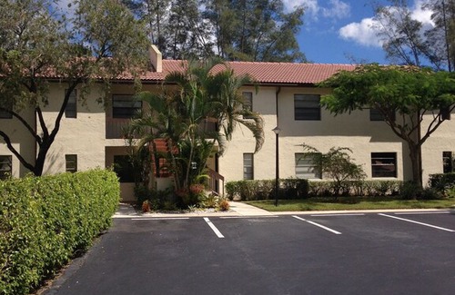 Boca Raton Condo | BOCA LAGO GOLF COURSE 2 BEDROOM/ 2 BATH CONDO IN 55+ GATED COMMUNITY.
