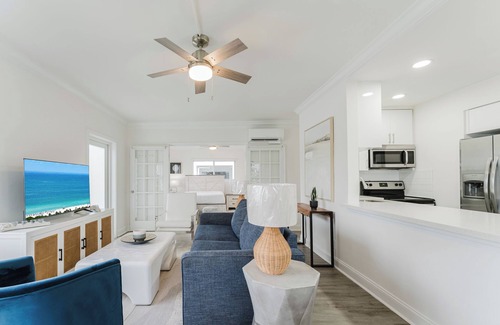 Boca Raton Condo | Boca Waterfront Getaway - Pool, Hot Tub, Gym & Views