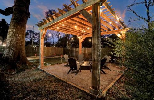 Evergreen House | Bocce Ball~ Hot Tub~Putt Putt ~Fire Pit