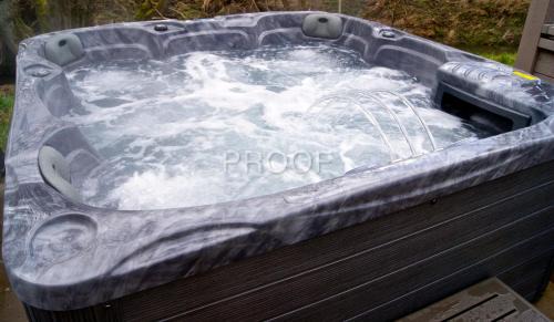 Morpeth House | Bock Retreat Lodge 54 with Hot Tub