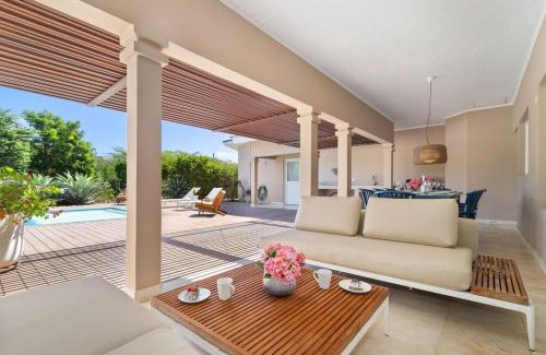 Malmok Villa | Bocobay Catalina Beach House