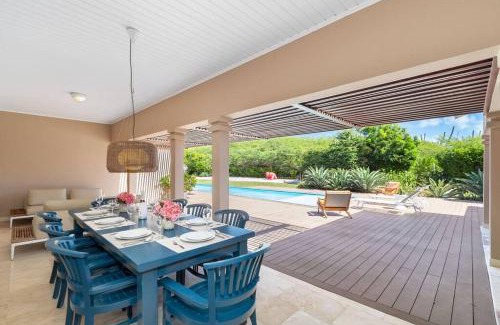 Malmok Villa | Bocobay Catalina Beach House