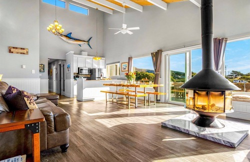 Sereno del Mar House | BodegaBayBeachHome-Astonishing Views!PoolTableLounge! Coastal Family Retreat