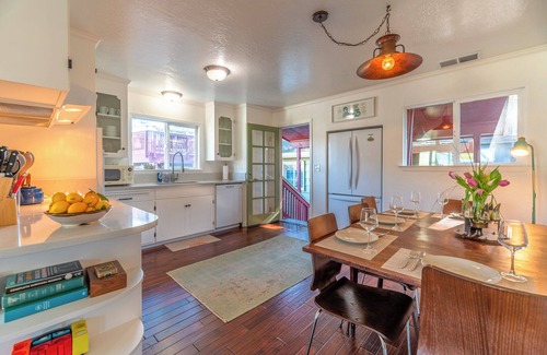 Salmon Creek House | BodegaBreeze~Serene Coastal Home+Studio -Bodega Bay,Walk to Beach/HotTub/WiFi