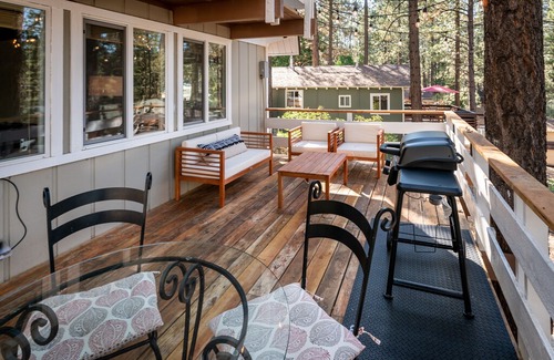 Big Bear City House | Bodhi Bear Cabin - with dedicated yoga room!