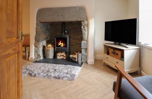 Tremadog House | Bodlondeb