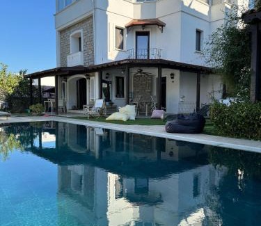 Bodrum City Center Villa | Bodrum Merkezde Müstakil Havuzlu Villa