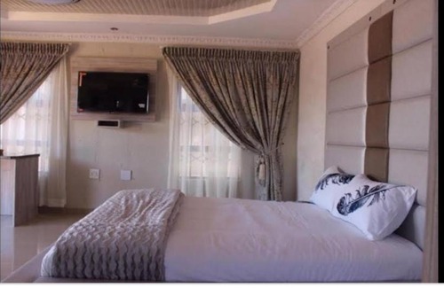 Ga-Moloi Cabin | Boeketlong Lodge & Pub
