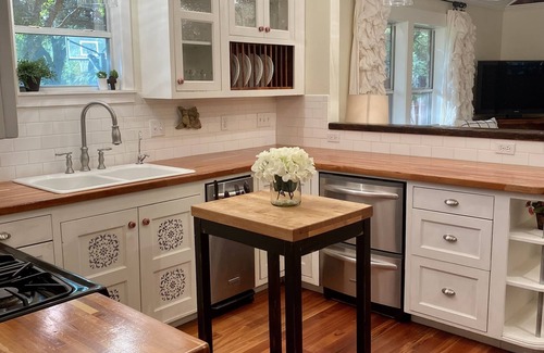 Boerne House | Boerne Garden Cottage - Steps from walking trails and historic downtown Boerne