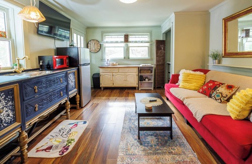 East Point Apartment | Bohemian 1-bed studio in a house with AC and WiFi in brilliant Atlanta