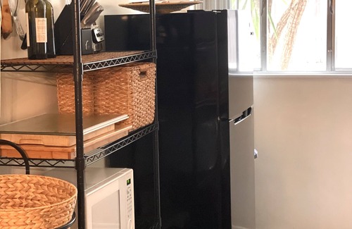 Sawtelle Apartment | Bohemian-chic thoughtfully decorated apartment in Brentwood. Cozy and spacious