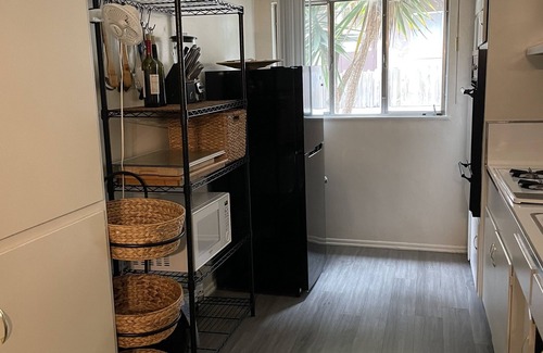 Sawtelle Apartment | Bohemian-chic thoughtfully decorated apartment in Brentwood. Cozy and spacious