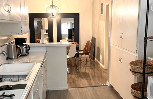 Sawtelle Apartment | Bohemian-chic thoughtfully decorated apartment in Brentwood. Cozy and spacious
