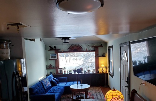 Tallman Apartment | Bohemian Waterfront apartment in private home