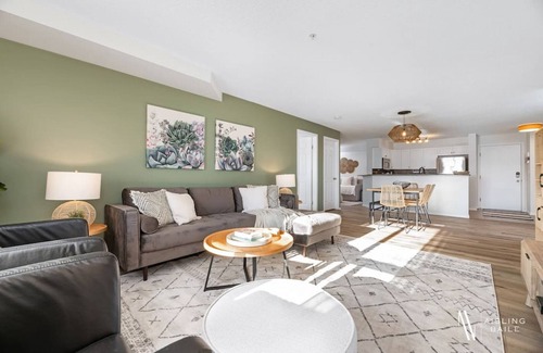 East Kootenay Condo | Bohemian Wishes | Lake View | Pool | Hot Tub
