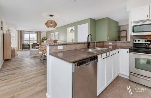 East Kootenay Condo | Bohemian Wishes | Lake View | Pool | Hot Tub