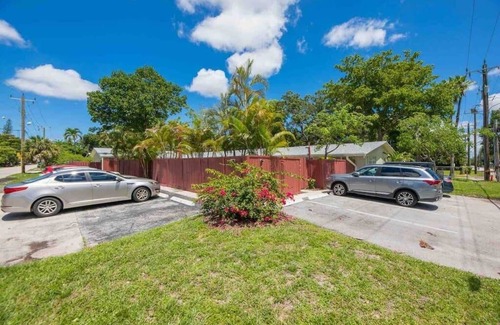 Riverside Park Apartment | Boho Apt. 3, |Beach | Airport| cruises port