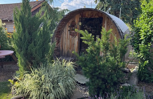 Bay View Cottage | Boho Art cottage in hip Bay View, Milw neighborhood- 3bed, Sauna, Hot Tub