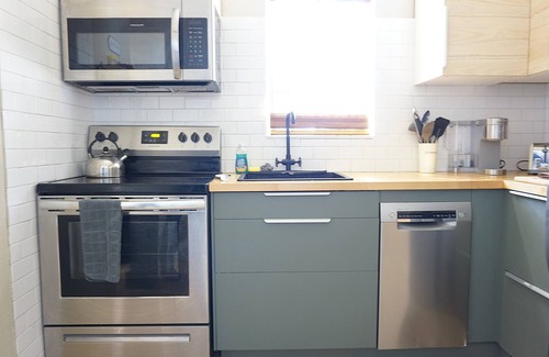 Coral Harbour Apartment | Boho-Baha 2Br Retreat Near Airport