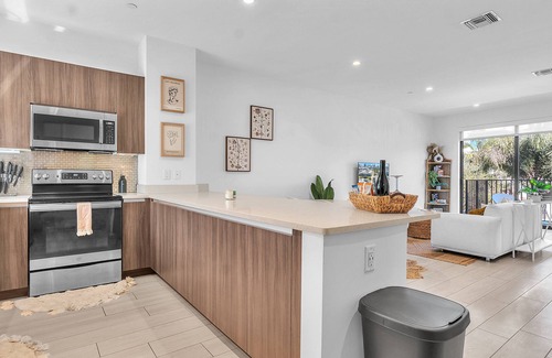 Flagler Village House | Boho Beach Haven in Downtown FTL n9 minutes to the beach!