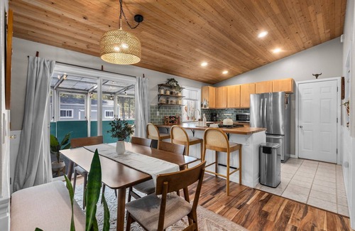 Three Rivers House | Boho Bungalow, 2 bedroom mid century modern cabin in Sunriver featuring a yoga s