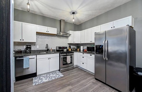 Fletcher Place House | Boho Bungalow - Located in Fletchers Place, near downtown!