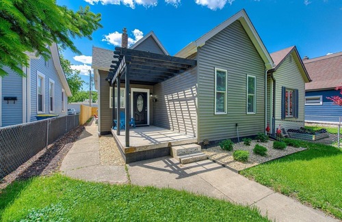 Fletcher Place House | Boho Bungalow - Located in Fletchers Place, near downtown!