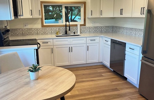 Coos Bay House | Boho Bungalow Near Amenities
