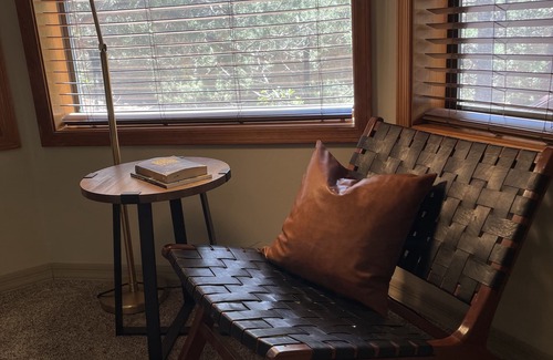 Show Low Cabin | Boho cabin mins from lake; jacuzzi tub, king beds, arcade game room, bunk room!