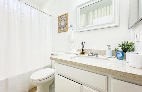 Beverly Hills House | Boho-Chic 1BR-1BA Oasis near Hollywood -BRBEV13