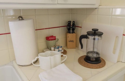 Burbank Apartment | Boho-Chic Retreat - Retro & Relaxing with Full Kitchen
