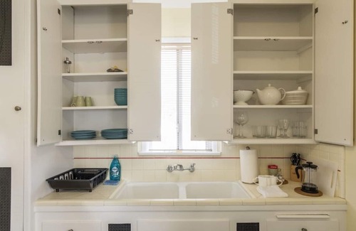 Burbank Apartment | Boho-Chic Retreat - Retro & Relaxing with Full Kitchen