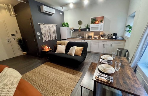 Iron Horse Historic District Apartment | Boho Haven with Free Parking, Wifi and King Bed, Walk to Clubs, U of A and Food