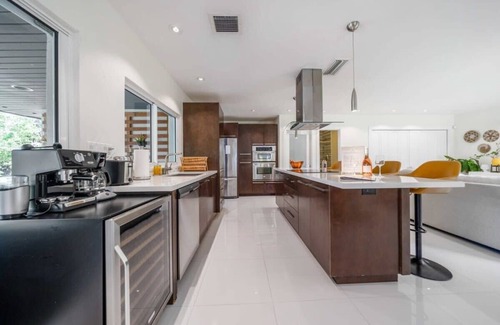 Glenvar Heights House | Boho House, Large Yard, Central Miami Location