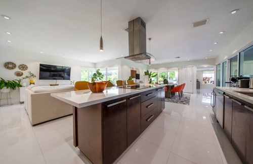 Glenvar Heights House | Boho House, Large Yard, Central Miami Location