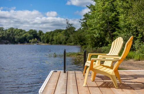 Humphrey Cottage | Boho Lakehouse Muskoka Family Retreat Sleeps up to 15