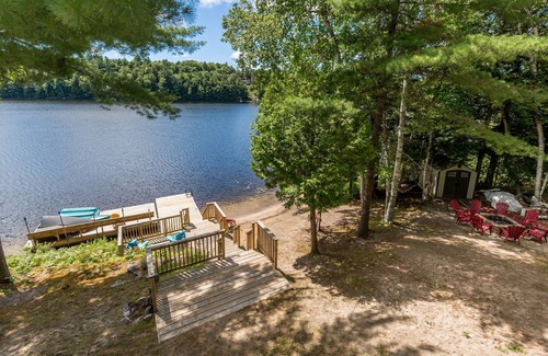 Humphrey Cottage | Boho Lakehouse Muskoka Family Retreat Sleeps up to 15