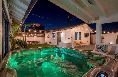 Village Grove House | BOHO Scottsdale Oasis Pool Hot tub