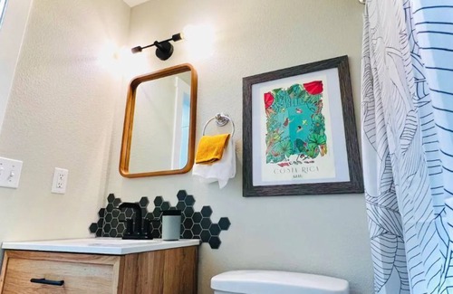 South End House | Boho Trails - 2 bed (1 BDRM) laundry&fenced yrd - close to great hikes