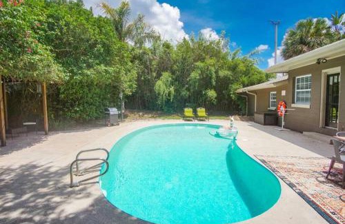Virginia Park House | Boho Vibes- private pool- 10 min to Raymond James