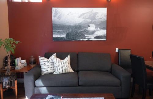 Ucluelet Apartment | Boho Zen- 2 bedroom on the Inlet