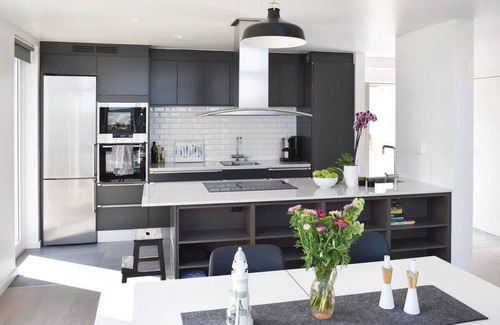 Karna House | Bohuslän Sea Lodge-Modern house for 6 by the sea with a boathouse in the marina
