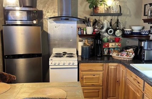 Kerrville House | BoisD’Arc Bungalow & Suites - comfy Studio Type Bungalow - private