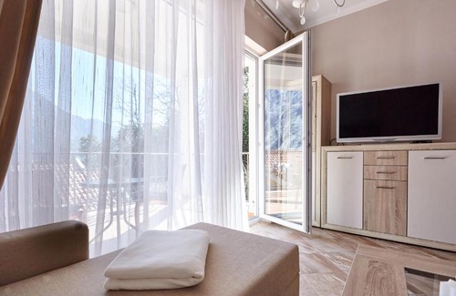 Orahovac Apartment | Boka Side Apartment