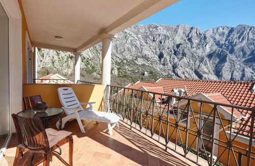 Orahovac Apartment | Boka Side Apartment
