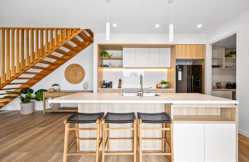 Bokarina House | Bokarina 3-Bed Stunning Home, Steps from Beach